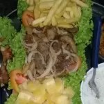 FILÉ NA TELHA COM FRITAS