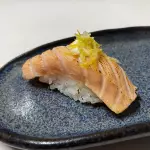 2 UN NIGUIRI SALMAO TRUFADO