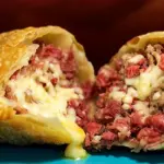 Pastel de Calabresa com Queijo