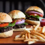 HAMBURGUESA DE SIRLOIN CON PAPAS