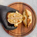 Empanada de pollo.