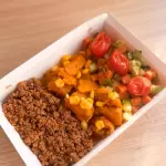 CARNE MOÍDA E MORANGA COM MILHO