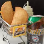 EMPANADA TAJADA CON QUESO