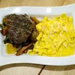 Fetuccini C/Medallón de Lomo a la Parrilla