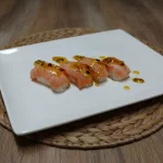 NIGUIRI MAÇARICADO/GELEIA MARACUJA.