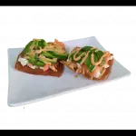 Tostadas de salmón fresco.