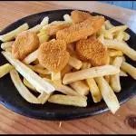 Nuggets con Papas Fritas