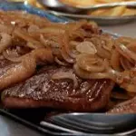 Marmitex M  BISTECA BOVINA ACEBOLADA