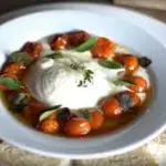 ENTRADA BURRATA CON TOMATILLO CONFIT