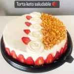 Torta de nueces y frutilla