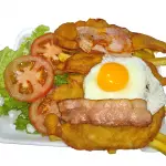 Milanesa al plato con guarnición