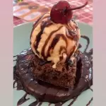 BROWNIE COM SORVETE