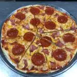 Pizza pepperoni y jamón