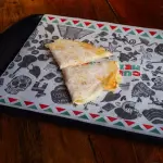 Mini quesadilla frango