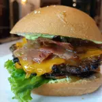 Doble carne , y tocino caramelizada