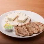 CARNE CON AREPA