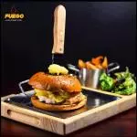 Hamburguesa de camarón con pulpo al gratín