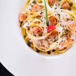 TAGLIATELLE AO CREME DE SALMÃO