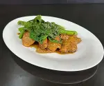 Pollo con hoja de mostaza