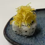2 UN URAMAKI GRELHADO