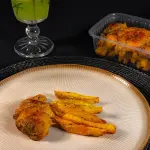 Sobrecoxa Assada com Batata Assada