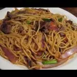 Fideos salteados de carne