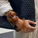 Pulseras cafe acrilica