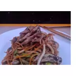 Yakisoba con salsa agridulce