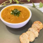 Caldo de moranga com frango