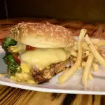 HAMBURGUESA CON QUESO MANCHEGO