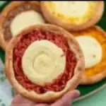 esfiha de Calabresa c/ requeijão