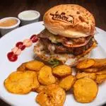 HAMBURGUESA CRIOLLA LA TABLA