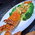 LANGOSTA EN SALSA JENGIBRE 姜葱爆龙虾（时价）
