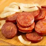 Calabresa Acebolada