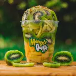 Vaso de mango con kiwi