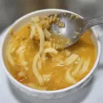 Sopa de frango com macarrão caseiro