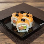 Salmón rolls  con caviar 5 piezas