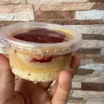 Bolo ninho com geleia caseira