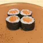 Hossomaki de Salmão (4 peças)