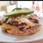 Arepa rellena de chorizo