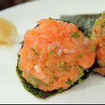 TEMAKI SALMÃO COM PIMENTA E CEBOLIN