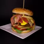HAMBURGUESA  MONUMENTAL
