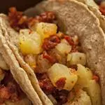 QUESADILLA DE PAPA CON LONGANIZA Y QUESO