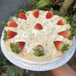 Torta Ninho com Morango