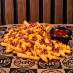 Batata Frita com Cheddar e Bacon