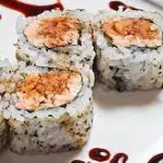 Uramaki patê de salmão. 4 unidades
