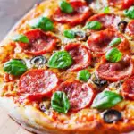 PIZZA VIENA (* Peperoni)