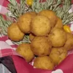 BOLINHOS DE ANGU C/ FRANGO E QUIABO