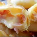 EMPANADA DE SALCHIQUESO