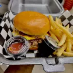 HAMBURGUESA LA REYNALDO